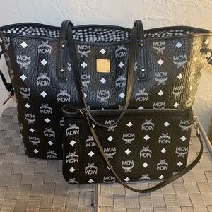 MCM Medium Visetos Shopper Tote / BLACK